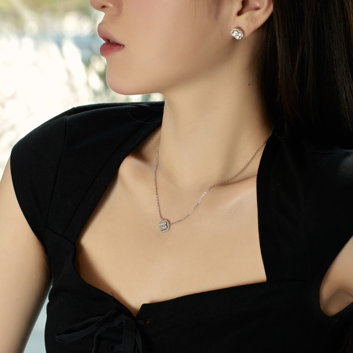 [Together]Exquisite Necklace With Four-Leaf Clover Flower Design