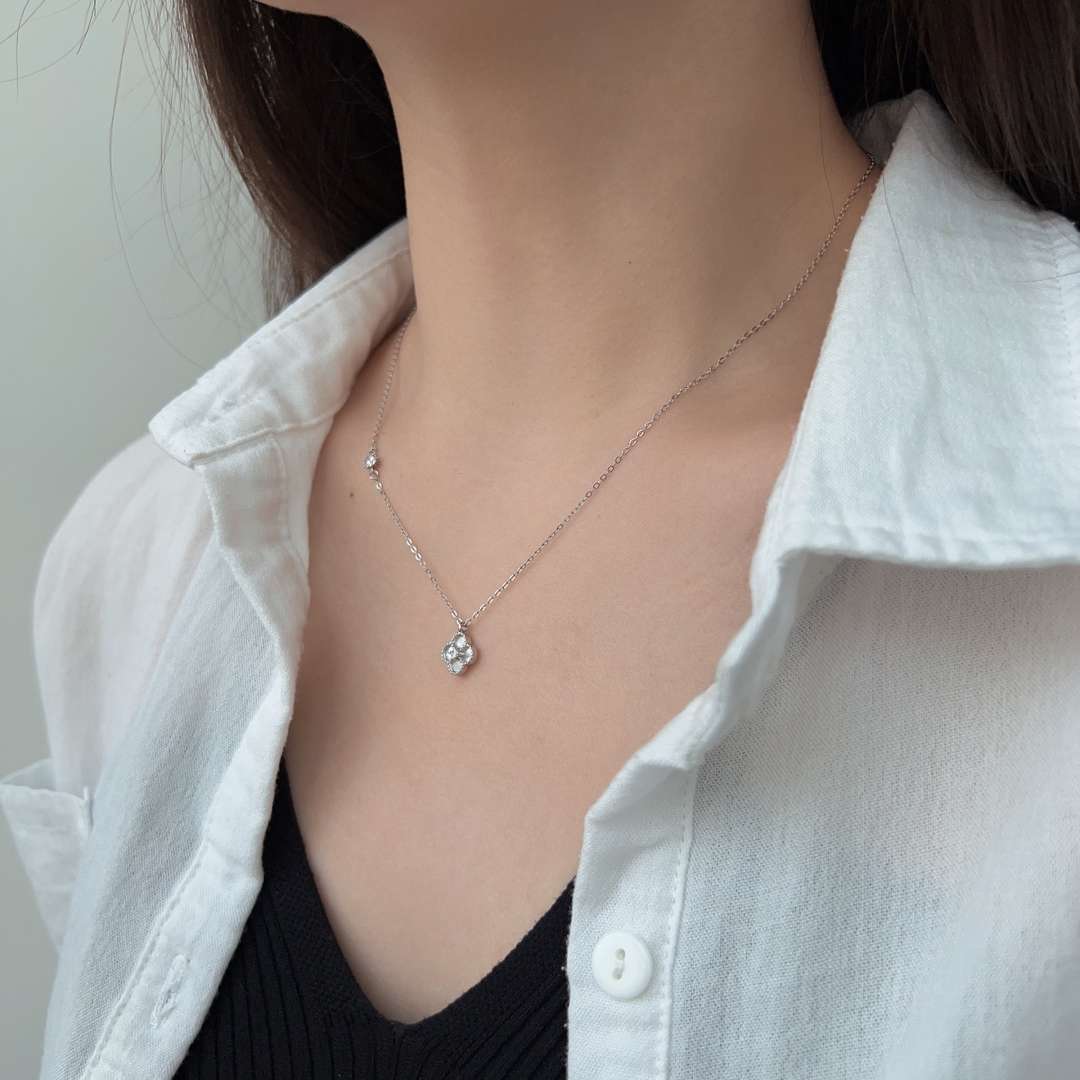 [Together]Delicate Flower Shape Necklace